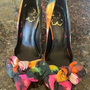 Ted baker London pointed toe pump heel size 38.5 (8)
